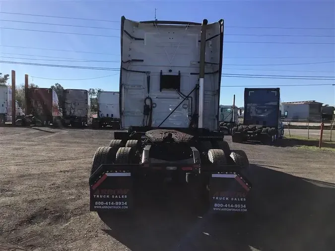 2022 VOLVO VNL64T760