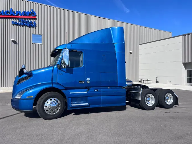 2022 VOLVO VNR64T640