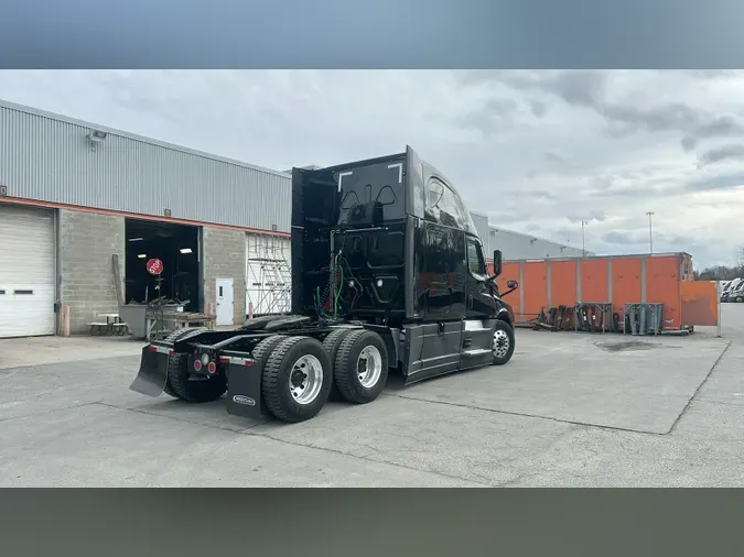 2023 Freightliner Cascadia 126