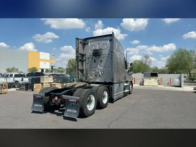 2021 Freightliner Cascadia 126