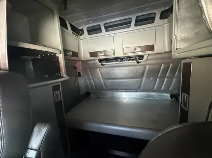 2022 Peterbilt 389