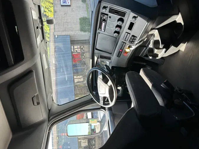 2020 Freightliner Cascadia 126