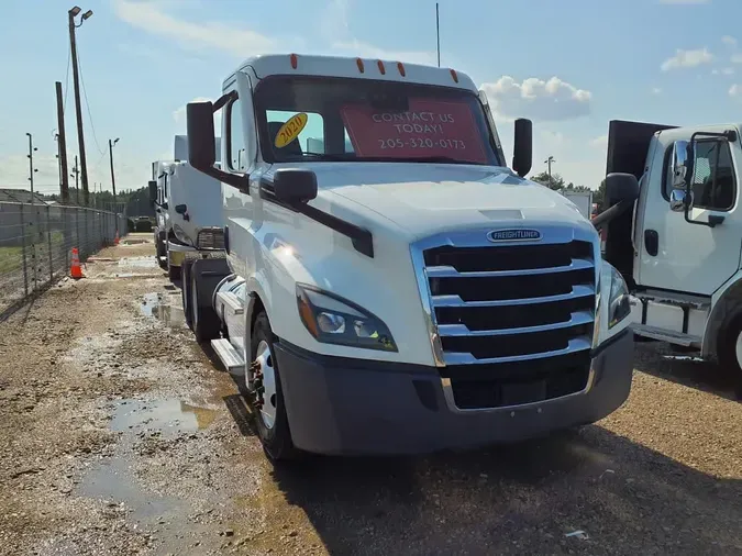 2020 FREIGHTLINER NEW CASCADIA PX12664