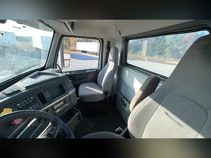 2019 Volvo VNL300