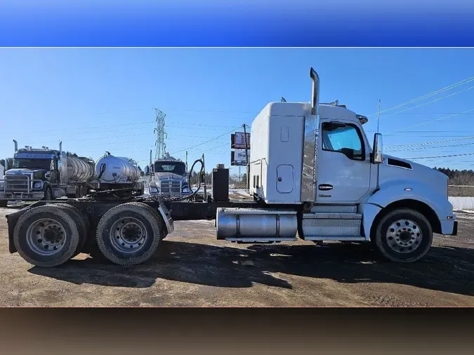 2022 KENWORTH T880