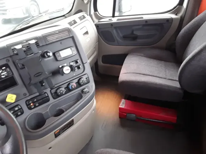 2018 FREIGHTLINER/MERCEDES CASCADIA 12551c73527a91109f049afd60edac252b3