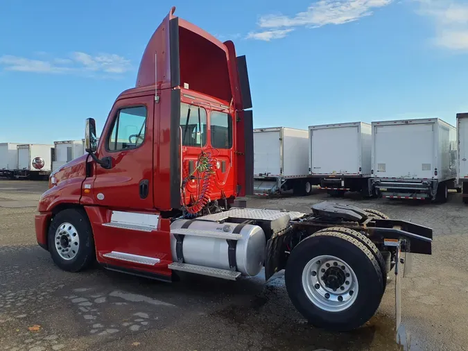 2013 FREIGHTLINER/MERCEDES CASCADIA 125