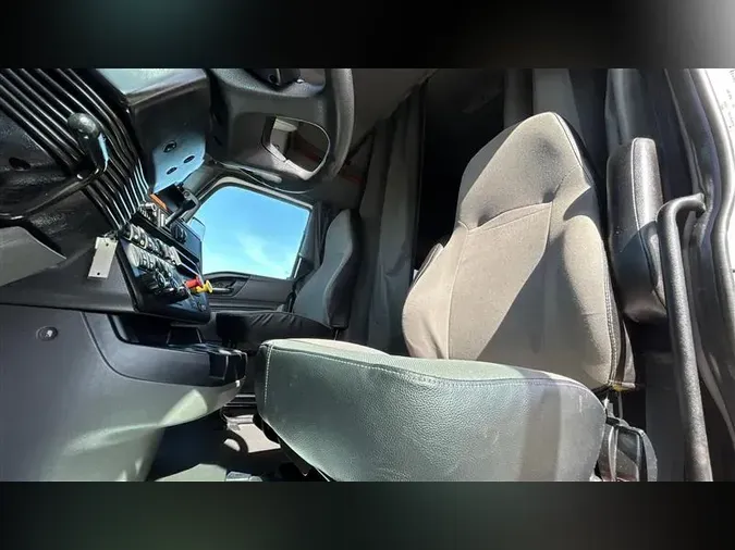 2022 INTERNATIONAL LT