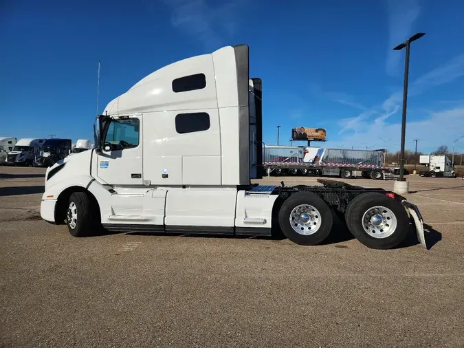 2025 VOLVO VNL64T760