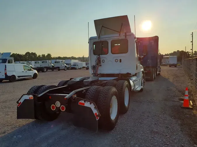 2019 FREIGHTLINER CASCADIA 125