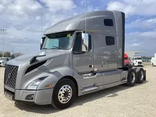 2024 VOLVO VNL64T760