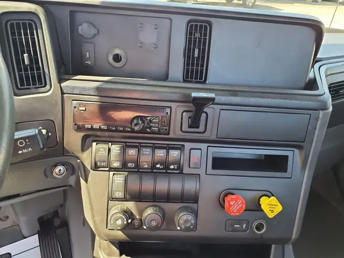 2019 NAVISTAR INTERNATIONAL LT625 DAYCAB T/A