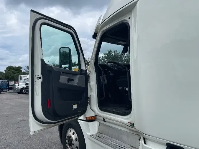 2019 Freightliner T12664ST