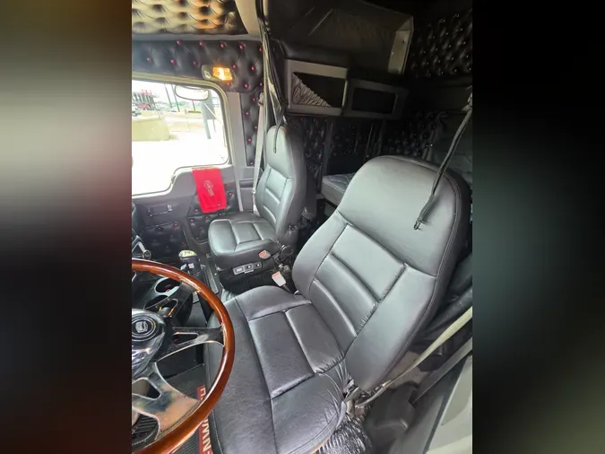2024 Kenworth W90051de0a95c39636f1e8ea76a3381ee7a6