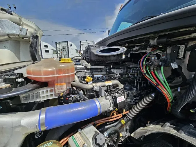2021 FREIGHTLINER CASCADIA CA126
