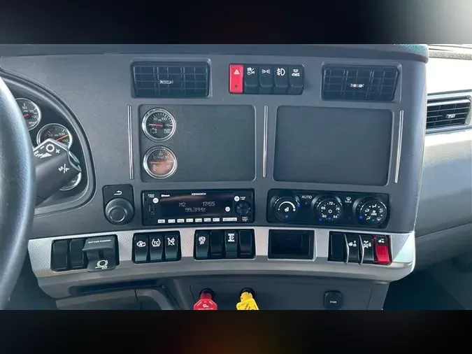 2022 KENWORTH T880