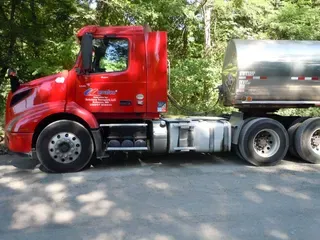 2019 VOLVO VNR64T300