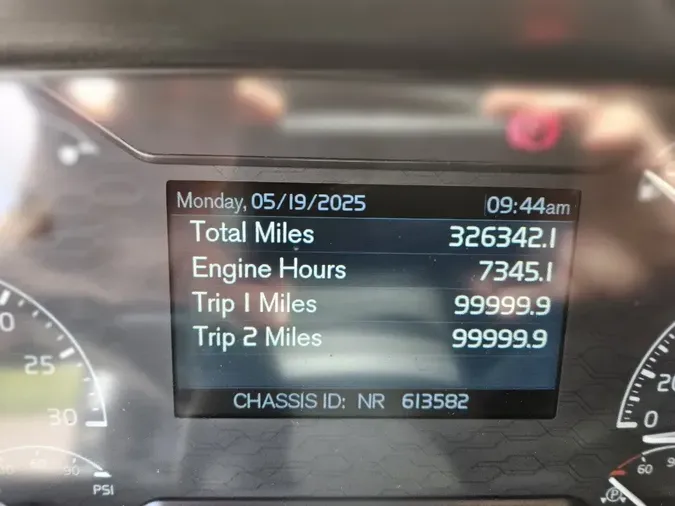 2023 VOLVO VNL64T760