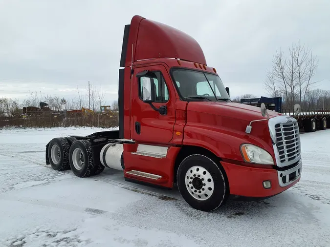 2013 FREIGHTLINER/MERCEDES CASCADIA 125