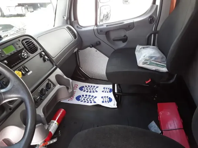 2018 FREIGHTLINER M2 106