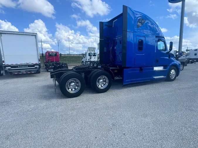 2020 FREIGHTLINER CASCADIA 126