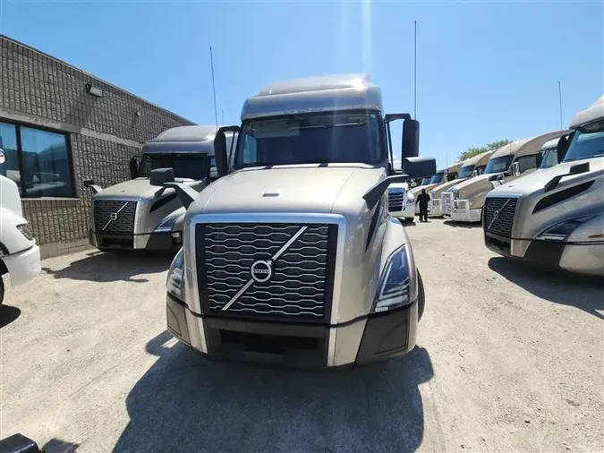 2021 VOLVO VNL760