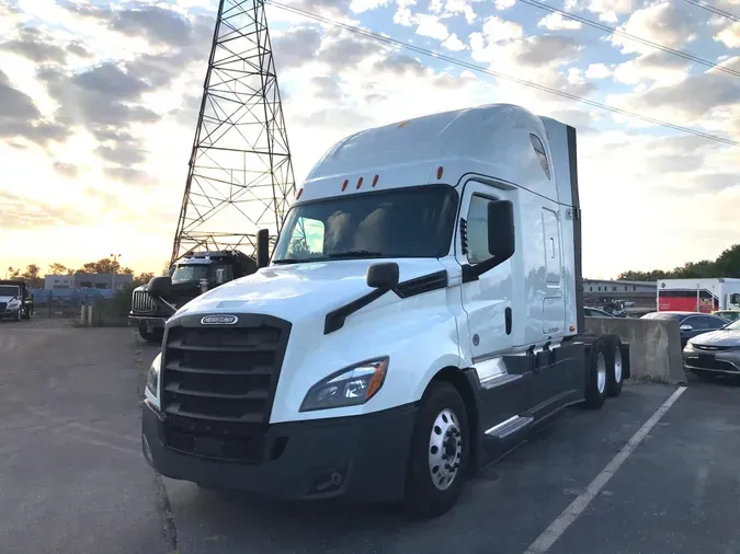 2020 Freightliner Cascadia51f0497a2cf575231ef4f709df569e72