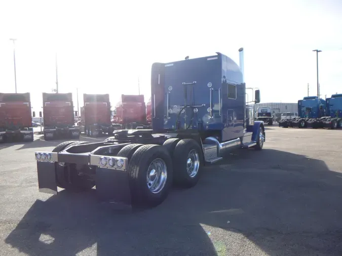 2022 Peterbilt 389