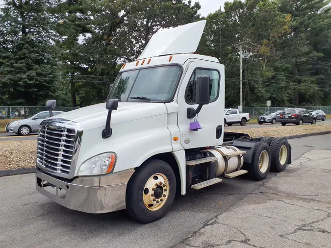 2017 FREIGHTLINER/MERCEDES CASCADIA 12551f5a7a4cf63f28c724b1e0af1711032