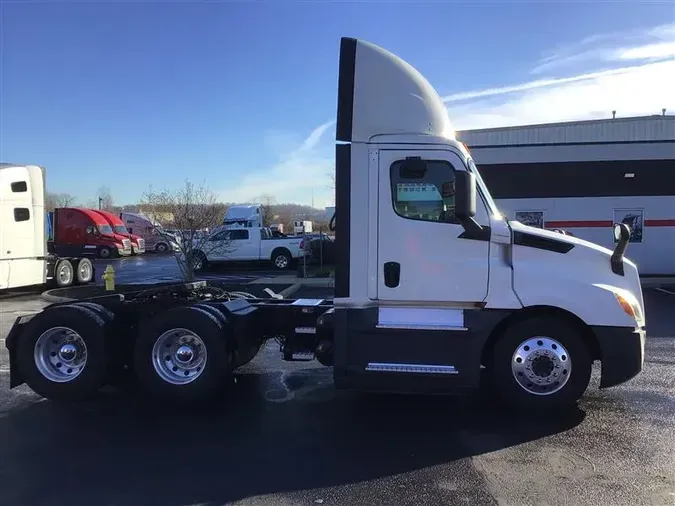 2020 FREIGHTLINER CA126