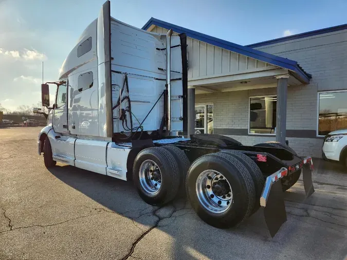 2021 VOLVO VNL64T860