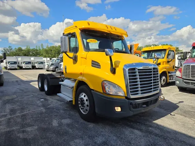 2019 FREIGHTLINER CASCADIA 113