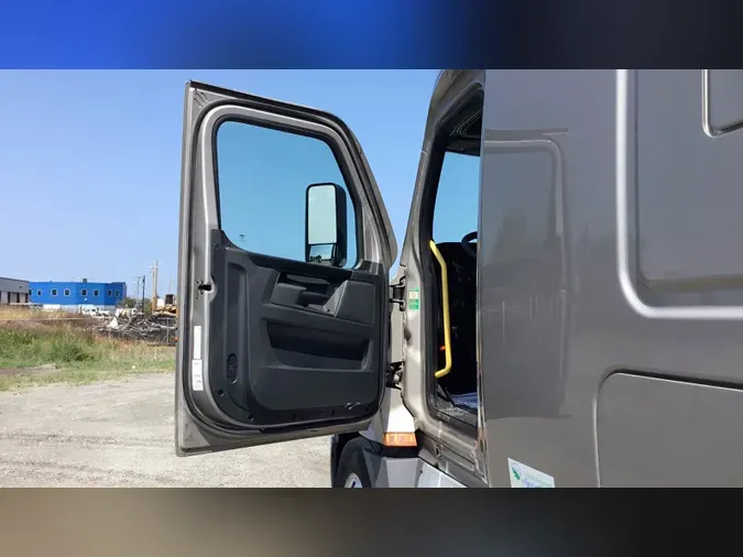 2024 Freightliner Cascadia 126