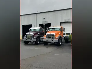 2022 Mack GR64F M359