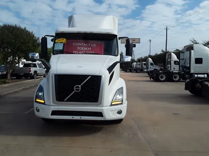 2019 VOLVO VNR64T-640