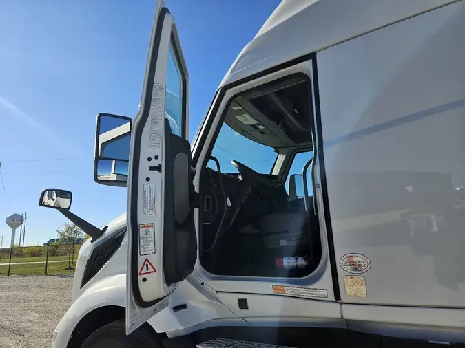 2026 VOLVO VNL64T860