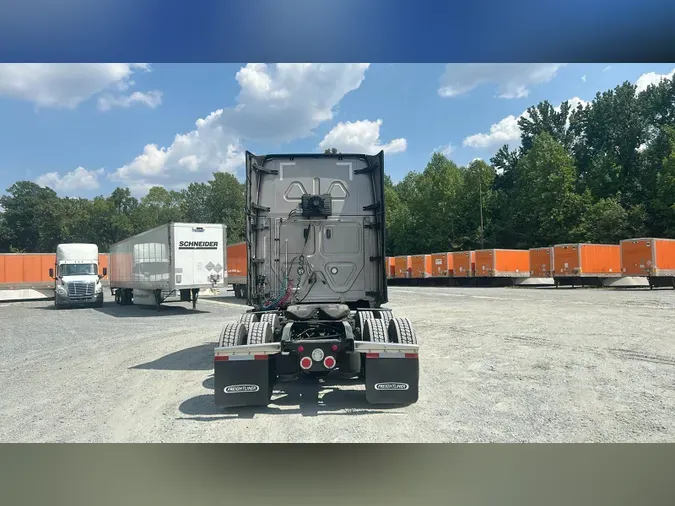 2023 Freightliner Cascadia 126521196d797a4bab90d91915abd5f26f4