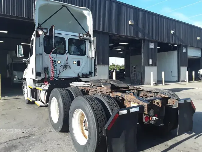 2017 FREIGHTLINER CASCADIA 113