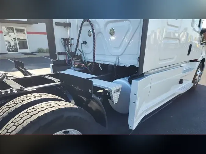 2020 FREIGHTLINER CA126