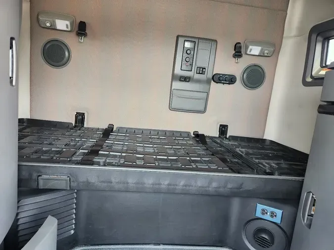 2023 VOLVO VNL64T740