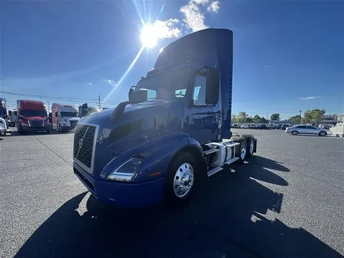 2020 VOLVO VNR300