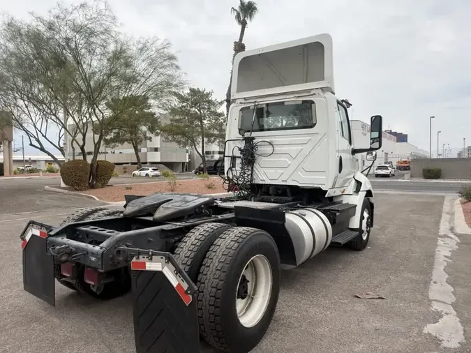 2019 NAVISTAR INTERNATIONAL RH613 DAYCAB S/A
