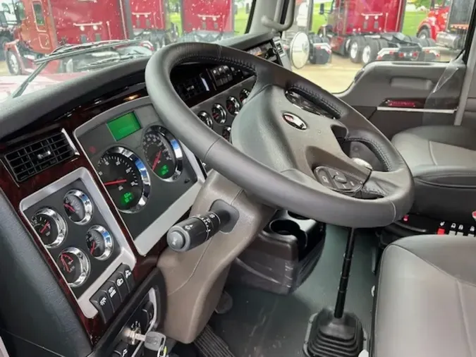 2025 Kenworth W900L