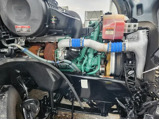 2024 VOLVO VNL64T860