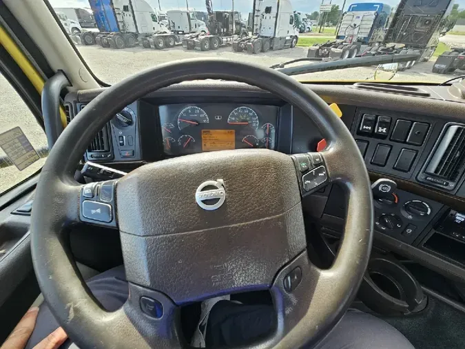 2018 VOLVO VNL64T300