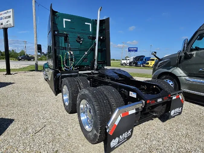 2025 VOLVO VNL64TV04