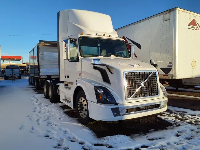 2017 VOLVO VNL64TRACTOR