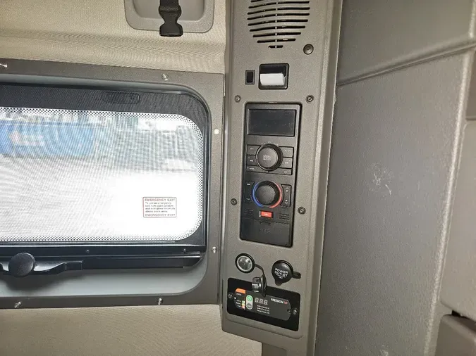 2023 VOLVO VNL64T860