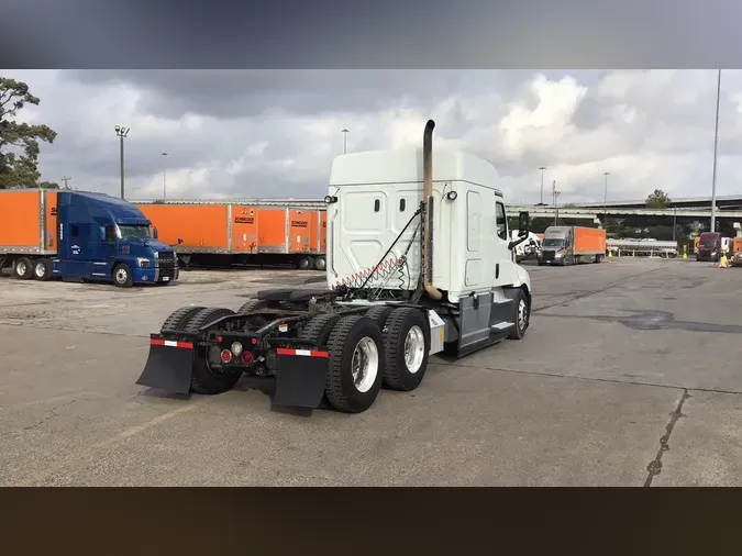 2020 Freightliner Cascadia 126