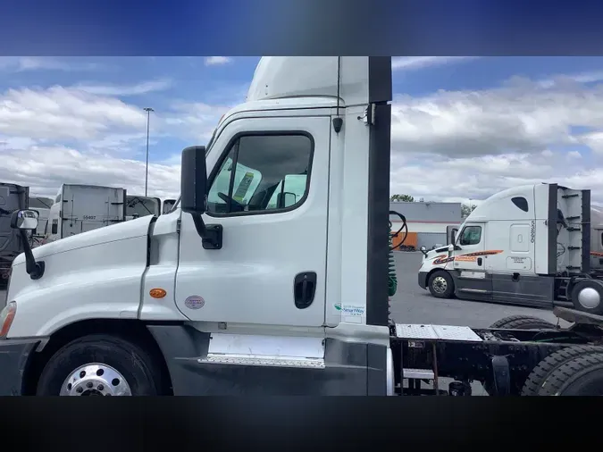 2019 Freightliner Cascadia 125523df9572bd9e4cb6363eba5df0c0059